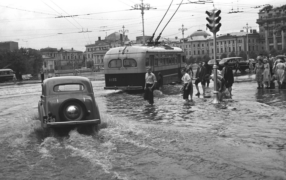 Выставка «Открытие коллекции. Мир советского фотографа Бориса Косарева» Выставка «Открытие коллекции. Мир советского фотографа Бориса Косарева»