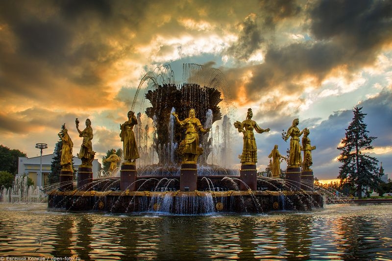 Фотопрогулка по ВДНХ «Пространство, где много неба» Фотопрогулка по ВДНХ «Пространство, где много неба»