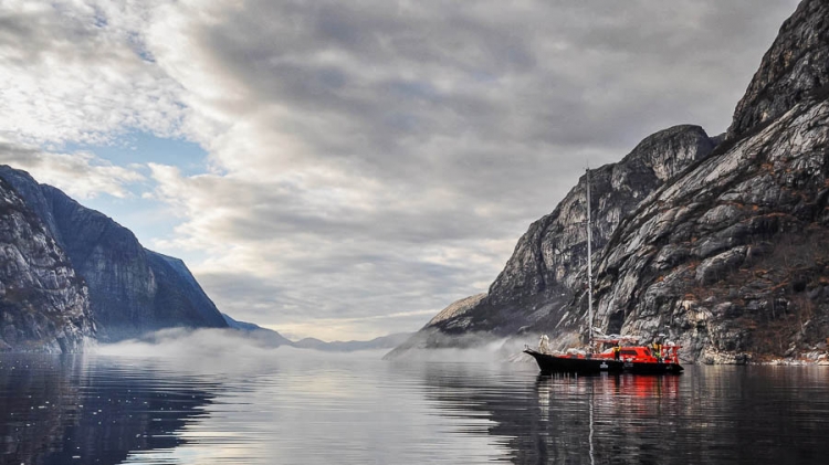 Мастер-класс на арктической яхте среди фьордов Норвегии с Константином Диковским