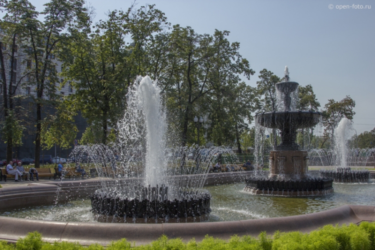 Фотопрогулка по фонтанам в центре Москвы