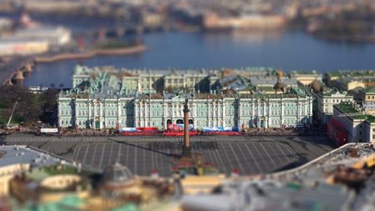 Выставка Дмитрия Песочинского «Петербург: 300 метров над землёй»