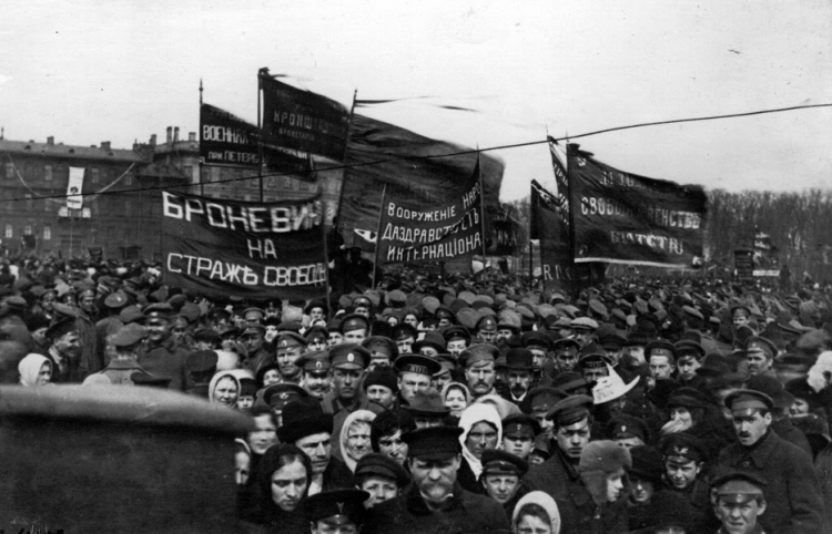 Выставка «Петроград, 1917. Хроника событий»