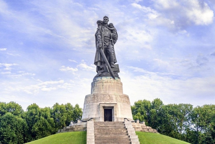 Фотовыставка «Те, кто брал Берлин»